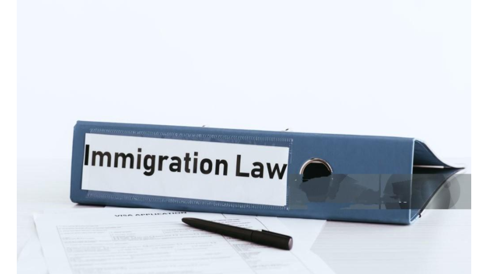 le dossier de loi immigration